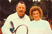 image: Ernst Mosch at the tennis court with his granddaughter